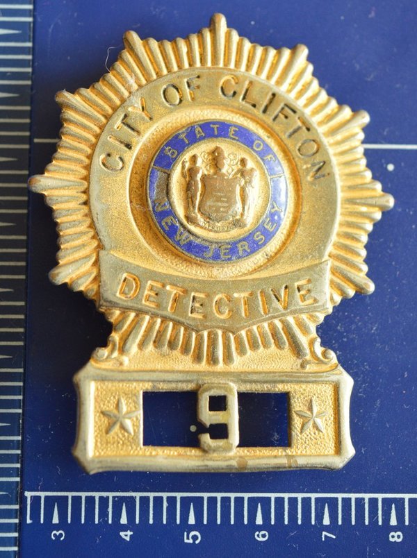 CITY OF CLIFTON NJ DETECTIVE POLICE BADGE