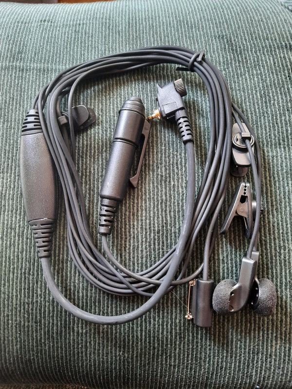 MOTOROLA 3 WAY RADIO SYSTEM HEADSET WITH PTT 2 EARBUDS CONNECTOR MTH800