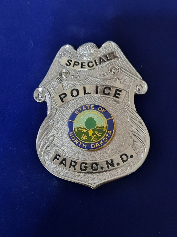 FARGO SPECIAL POLICE BADGE N.D.